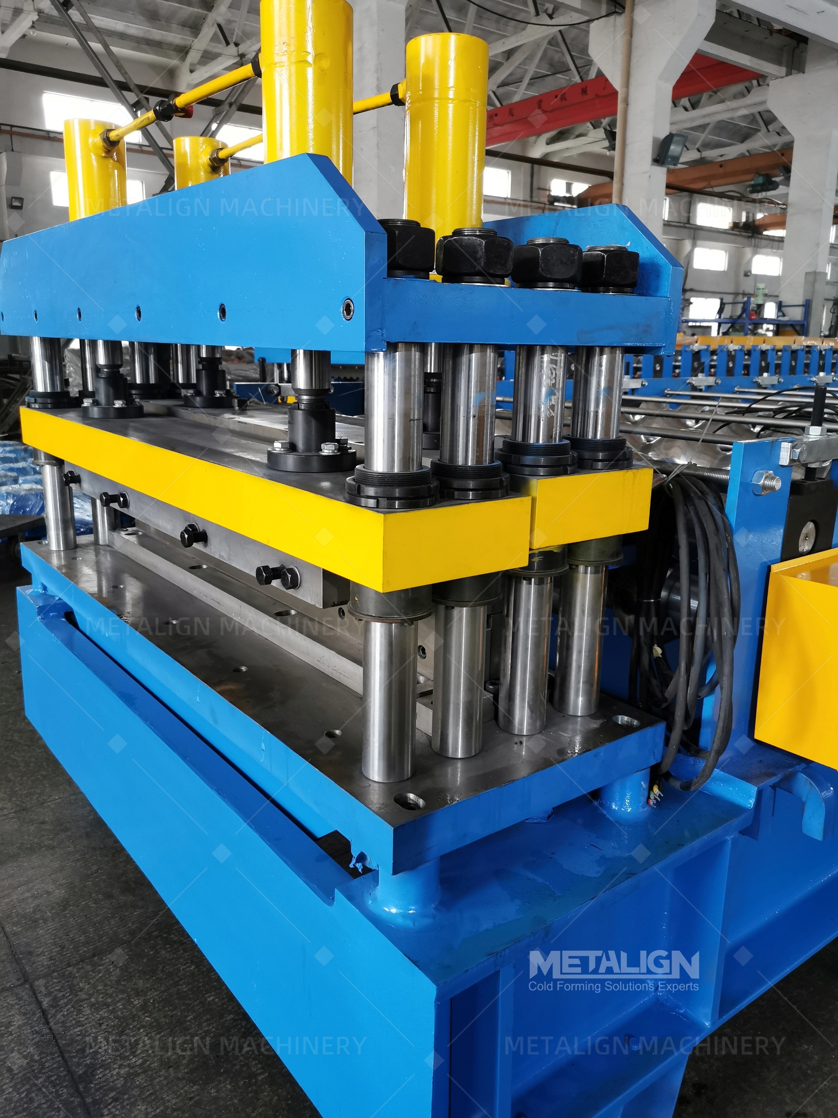 Sea Wave Metal Roof Tile Roll Forming Machine With Hydraulic Punching And Chain Drive