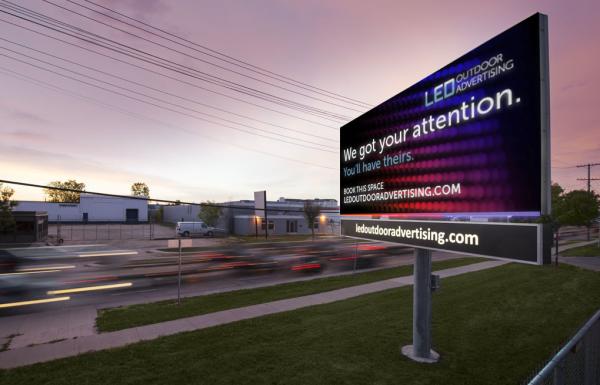 Electronics Digital LED Billboards High Brightness Advertising P8 Outdoor Full