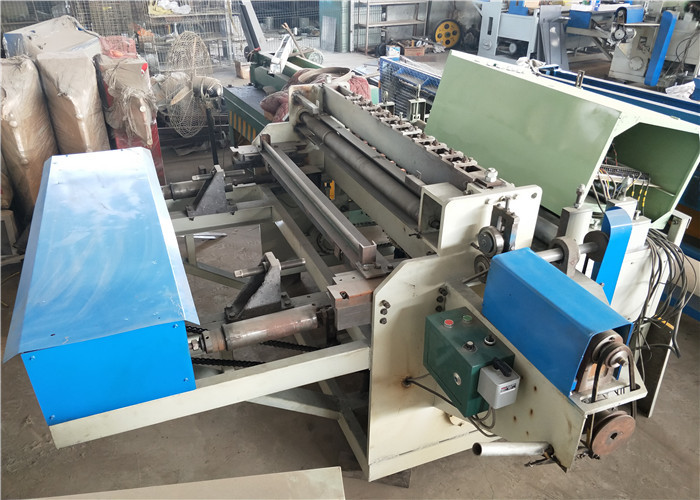 Low Carbon Hot Dipped Galvanized Wire Mesh Fence Machine Automatic For Anti Climb Fence