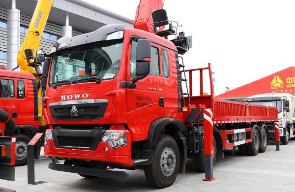 8x4 Truck Crane Mounted Chinese Brand Howo 350hp Weichai Engine XCMG Arm Strong