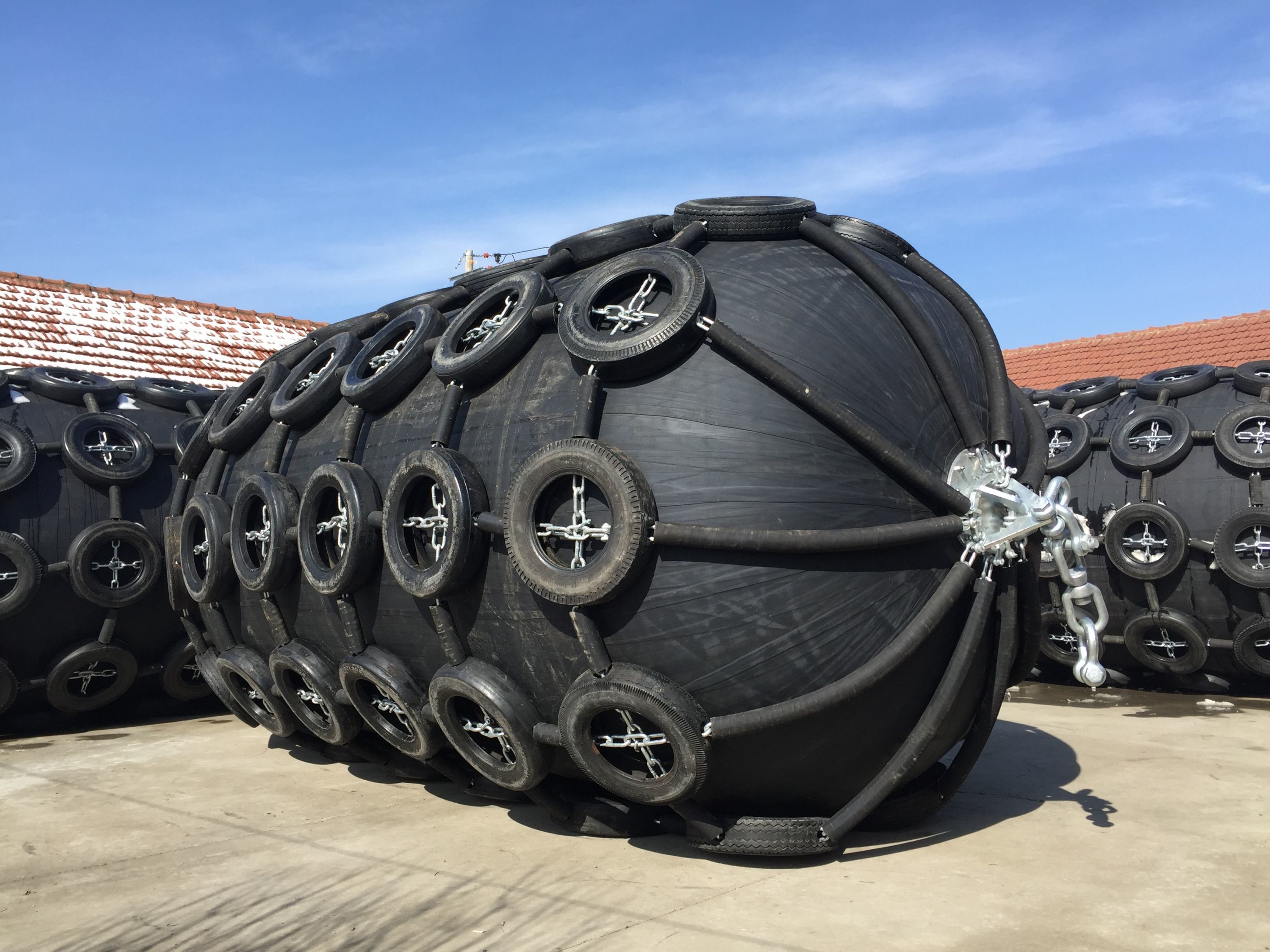 ISO 17357 Standard Mooring Pneumatic Rubber Fender Yokohama Type