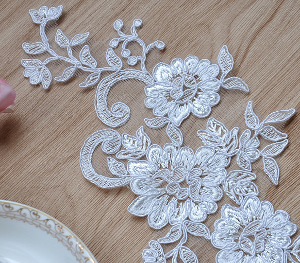 Apparel Accessories Ivory Embroidery Cord Lace Applique for Bridal Dress