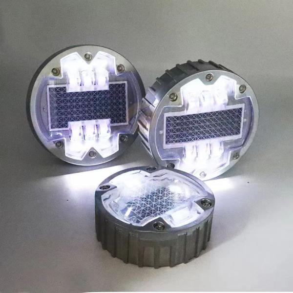 143 Size IP68 Waterproof Solid Solar Road Studs Cast Aluminum 1200mah For