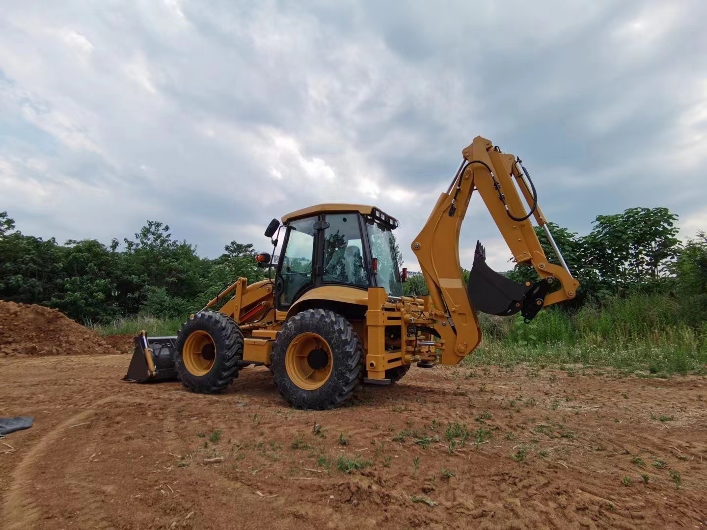 2.5ton Retroexcavadora Center Pivot Backhoe Loaders with Moving Type Wheel Loader