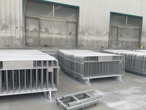 1090mm X 2500mm Europe Standard 17 PCS Uprights Hot Dipped Galvanized Crowd Control Barriers