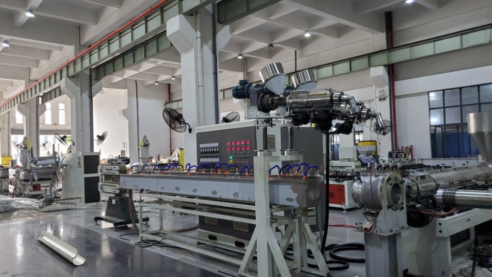 50HZ PVC Steel Reinforced Pipe Machine 800kg/H 160kw For Production