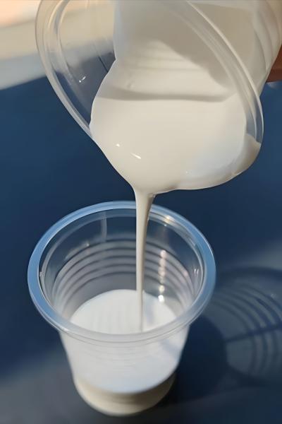 ISO9001 Styrene Acrylic Emulsion For Packaging Industry To Improve The Adhesion