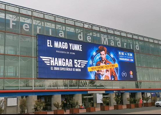 Digital Signage Waterproof SMD/DIP Electronic Signs P31.25 Glass Transparent