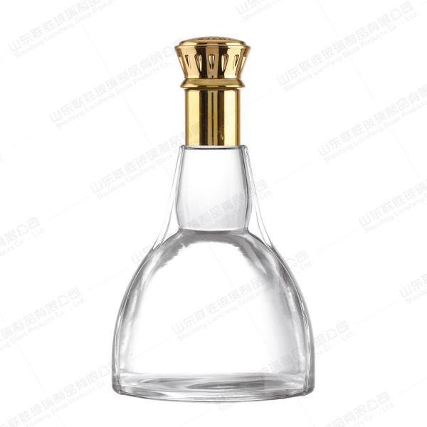 Crystal Liquor Glass Bottle Wine Whisky with Screw Metal Cap Clear Glass Base