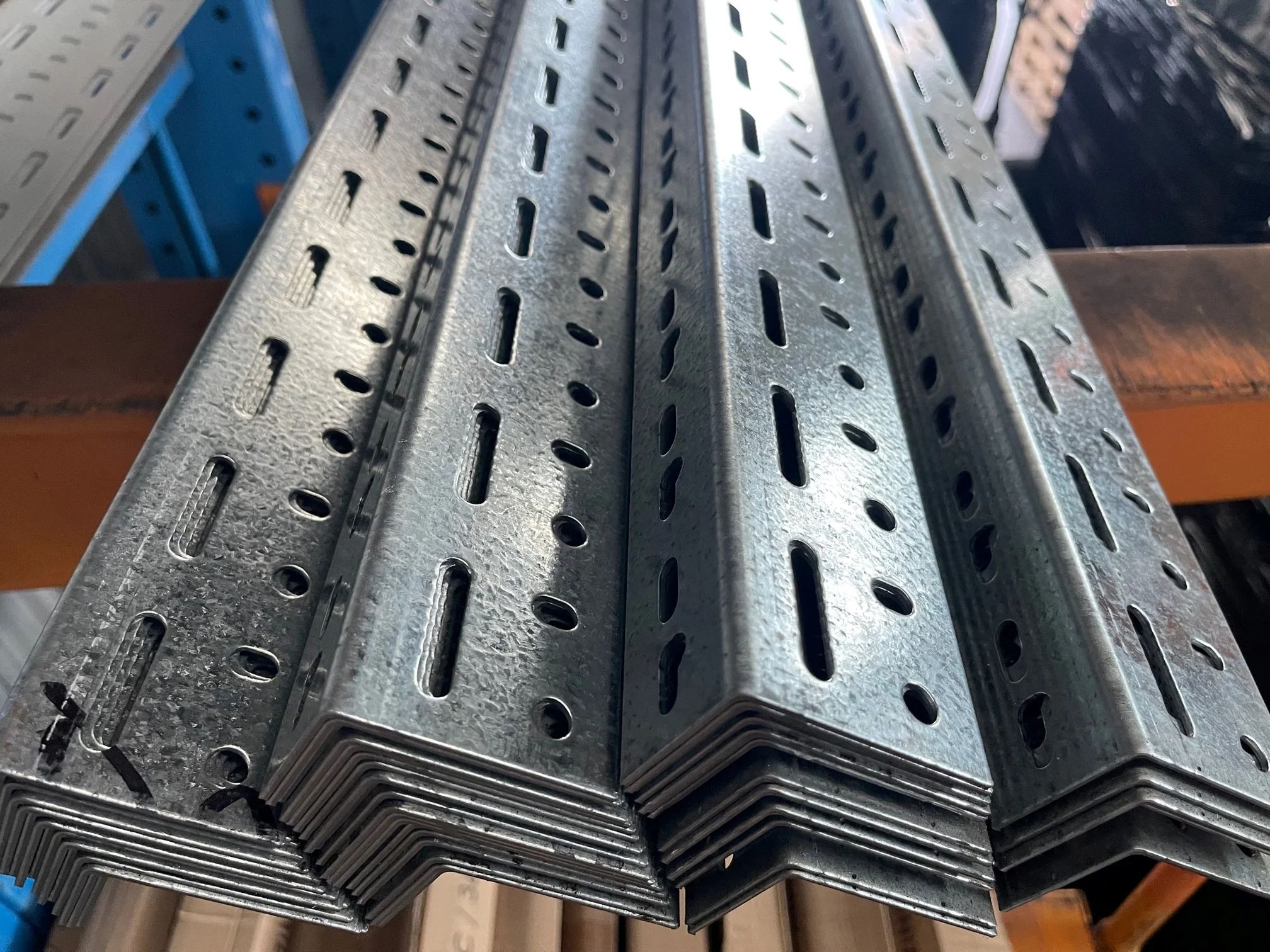 45x45x3mm Laser Cut Polished EN ASTM JIS DIN GB A36 Q195 L Section Angle Steel for Construction