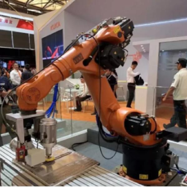 CNC Industrial KR 10 Kuka Robot Arm R1420 6 Axis With AGV