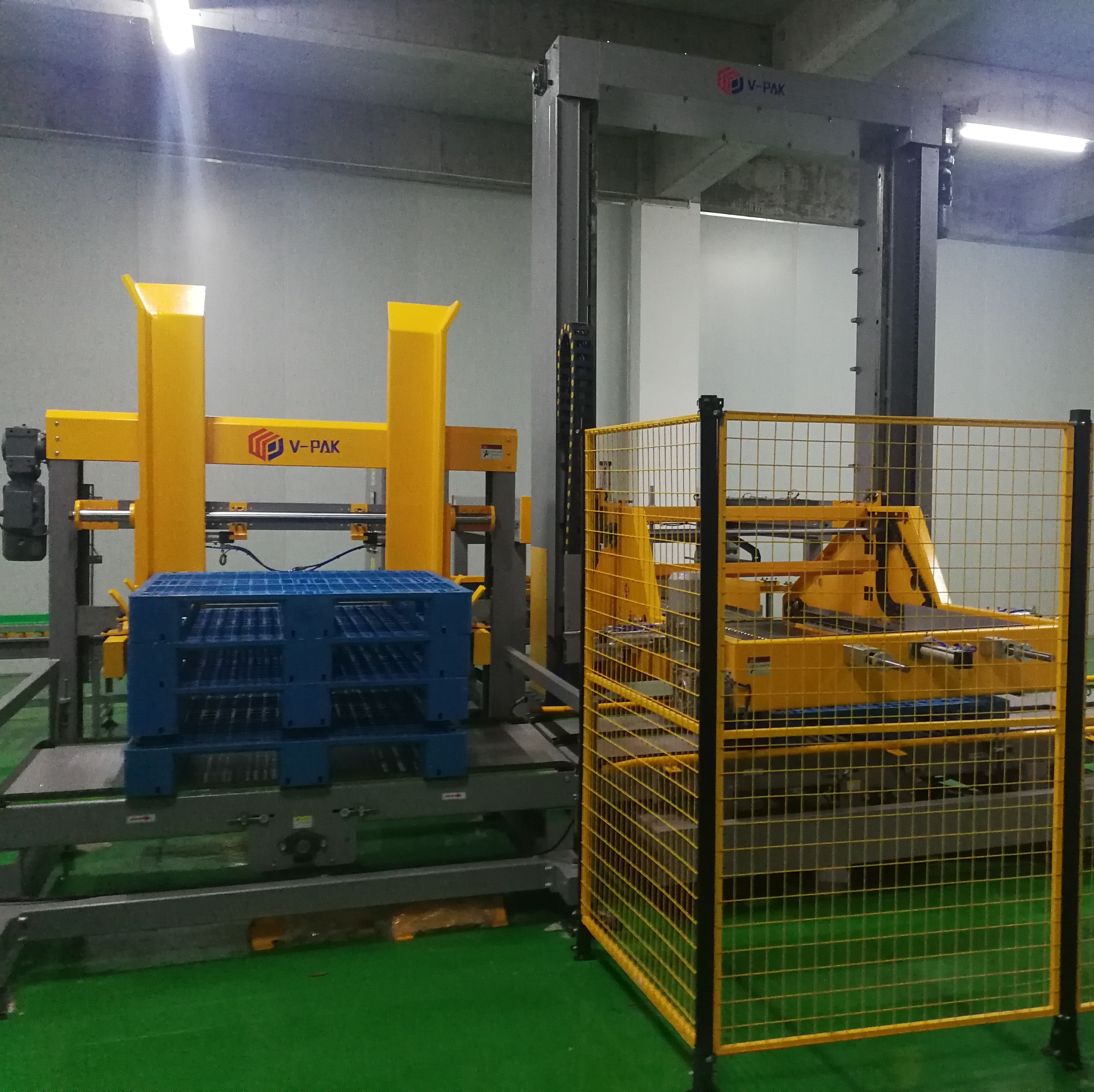 High Automation HMI Low Level Palletizer Gantry Type With Smooth Surface