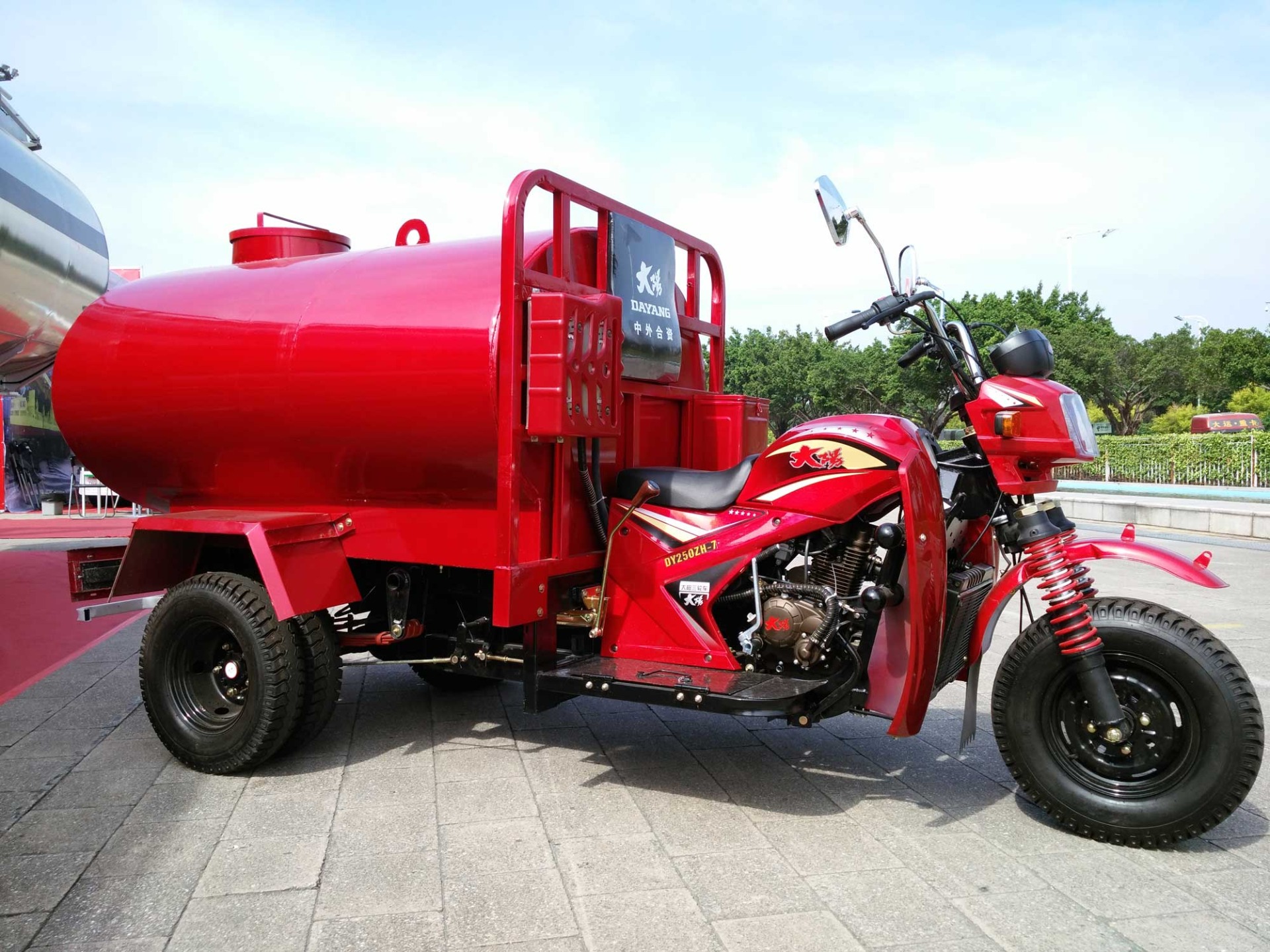 DAYANG African hot 250cc water tank tricycle with iron cabin and water-cooling engine