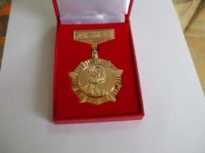 Wholesale Die casting / zinc alloy / custom Made Emblems with ribbons gift box from china suppliers