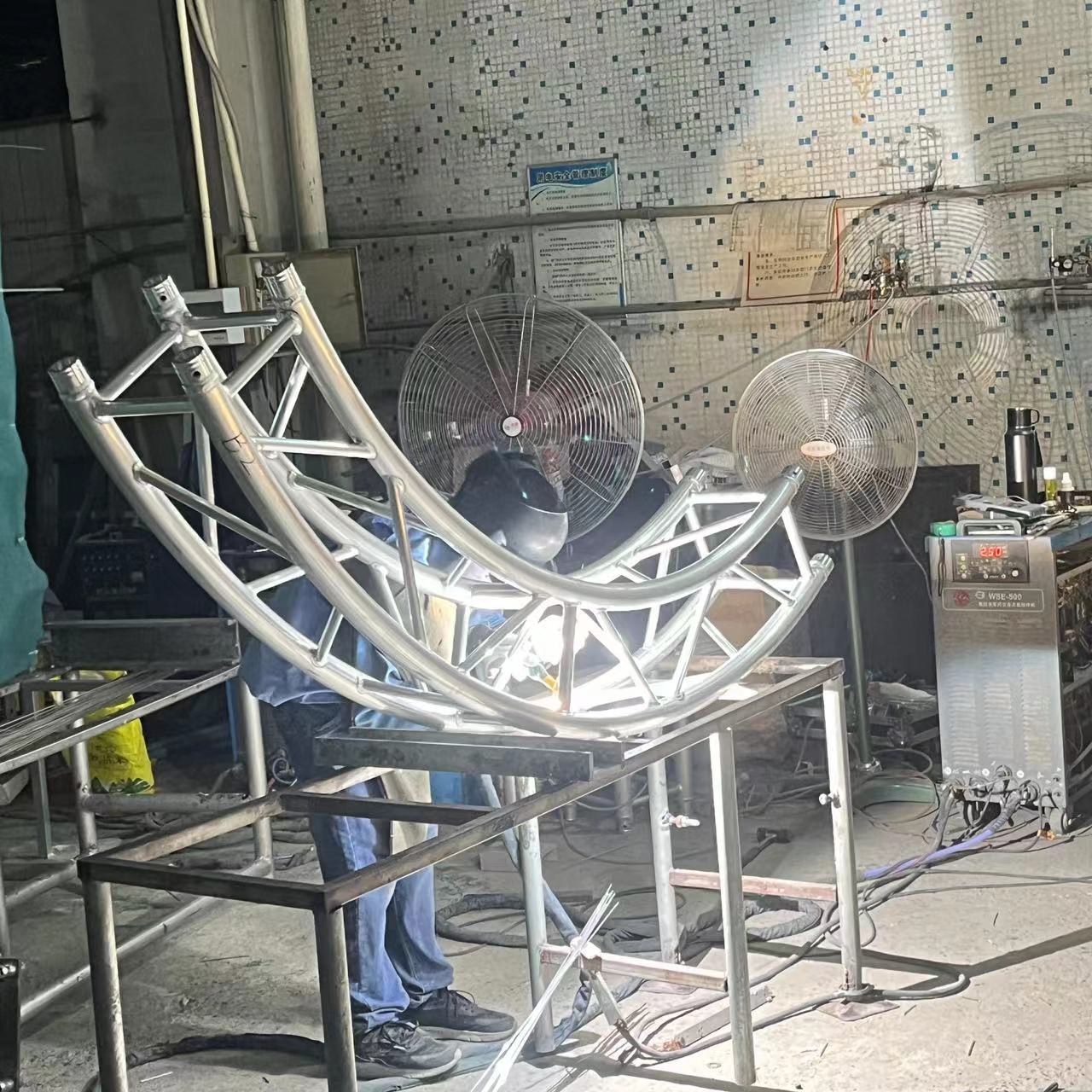 Silver Aluminum Roof Truss System , Square Portable Stage Truss