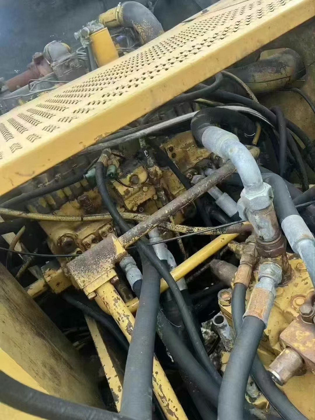 Excavator Second-hand CAT 320B , Discount