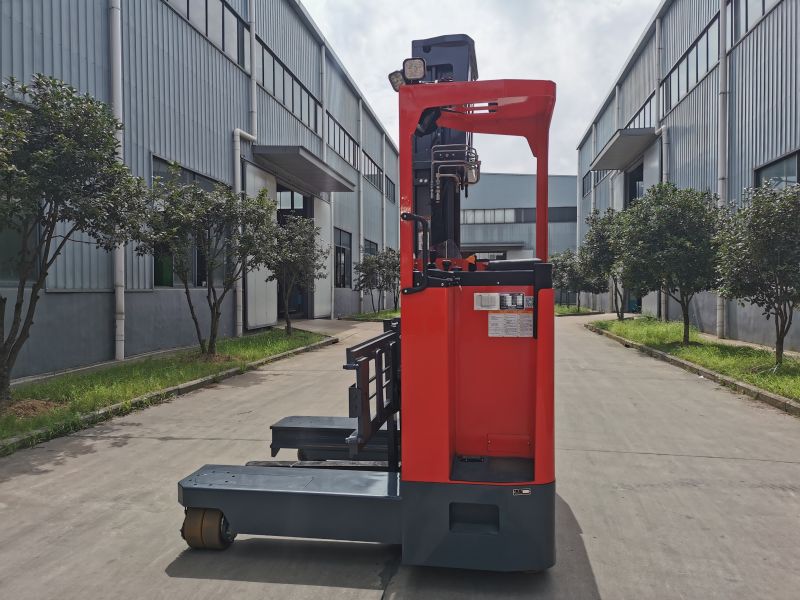 2900 Kg 4-Directional Electric Battery Operated Reach Truck 3 Ton Multidirectional Forklift 8m Height