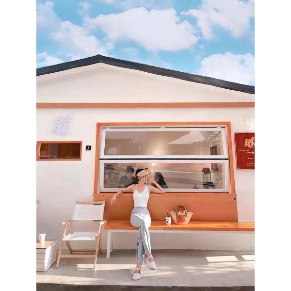 Craft Recyclable Material Folding Window Utilizing Upcycled Components for Sustainable Construction