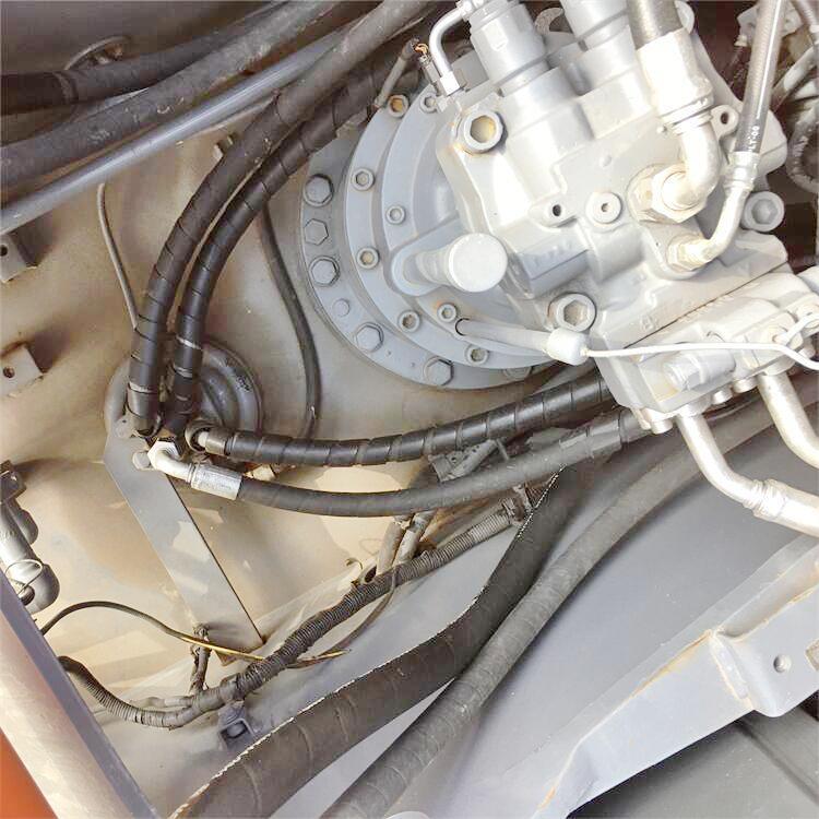 24 Ton Used Hitachi ZX240 Excavator Japan Original ZX240-3 with Original Cylinder
