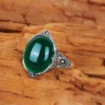 925 Silver with Oval Green Agate Vintage Marcasite Ring (R121404)