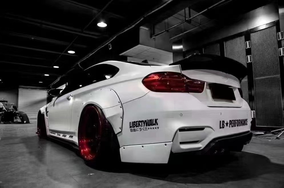 LB Wide-body Kit for BMW M4 F82 Wide-body Kit M4 F82 Upgraded LB Style Front Lip Diffuser Spoiler Carbon Fiber Body Kit