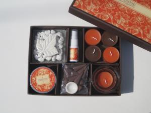 Wholesale Orange &amp; Brown scented &amp; assorted tealight candle,tin candle &amp; glass holder packed into gift box from china suppliers