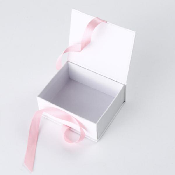 Custom Logo Printing Cardboard Magnetic Gift Boxes for Elegant White Perfume Box