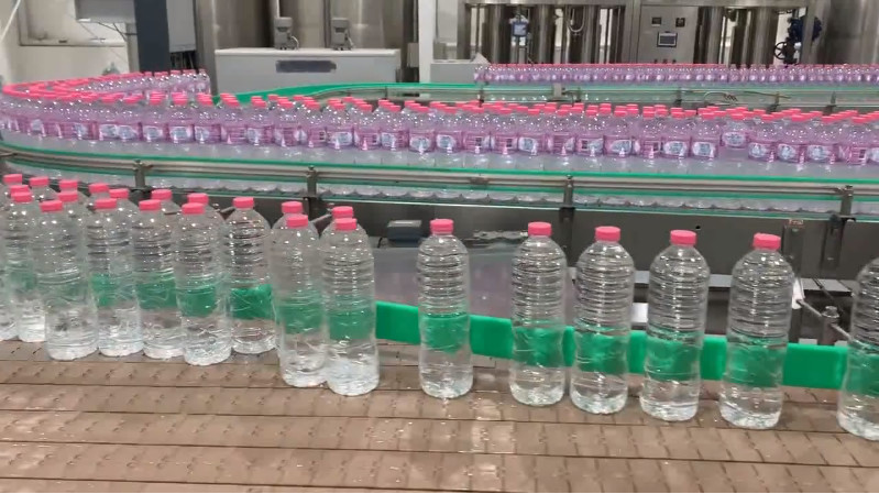 3.0kw 2500ml Automatic Water Bottle Filling Machine SUS304 32000bph