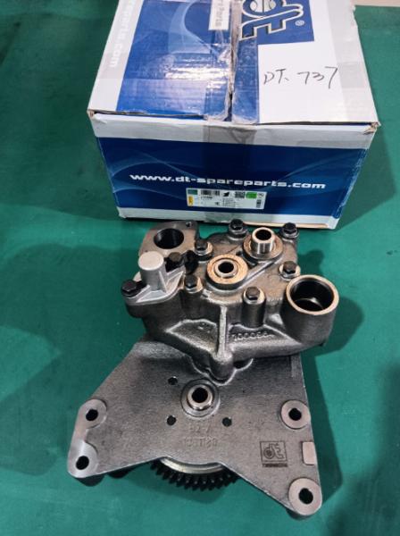 Metallic VOLVO TWD1630G Engine Spare Parts-1556177 oil pump in Silver Genuine