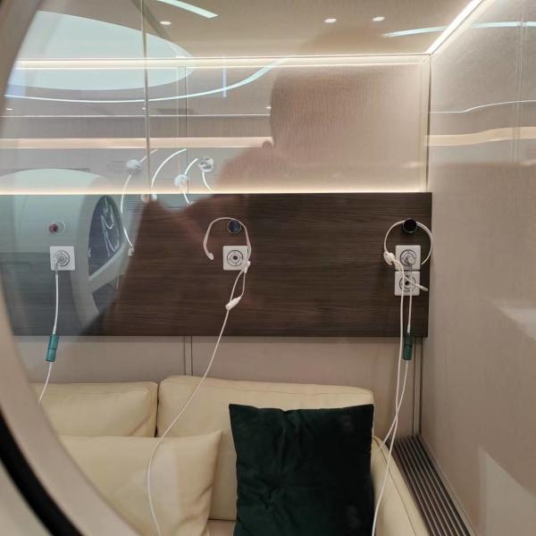 4 - 6 People 1.3 ATA Hyperbaric Air Pressurized Cube M Hyperbaric Healing