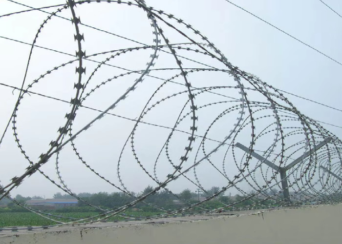 Concertina Razor Wire Coil Sharp Blade Design For Intrusion Prevention