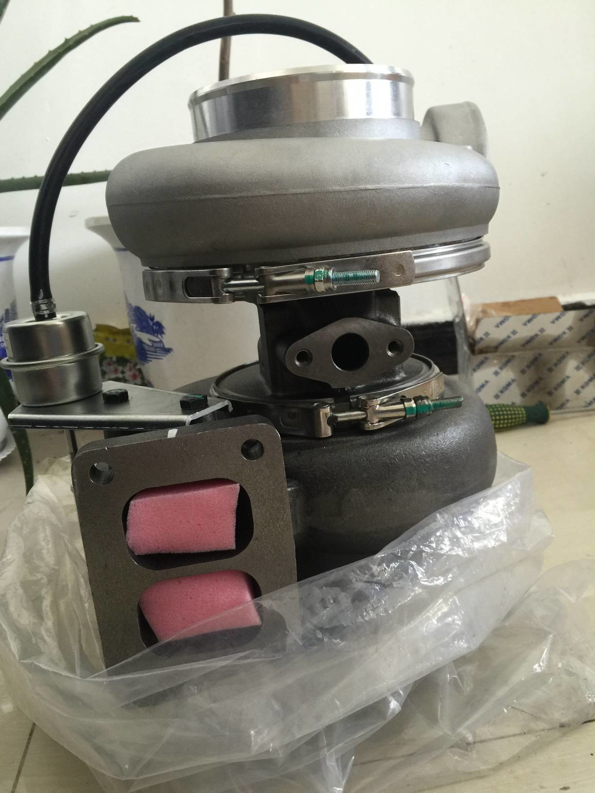 OEM VOLVO TURBO part No.: E11033755，use for HITACHI EH650 Turbocharger