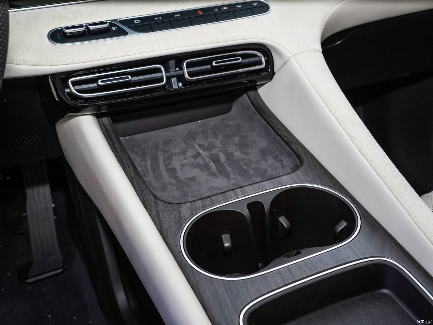 Body structure 4-door 5-seat SEDAN PLUG IN HYBRID Electric Car by ROEWE D7 DMH BIG Energy Vehicle