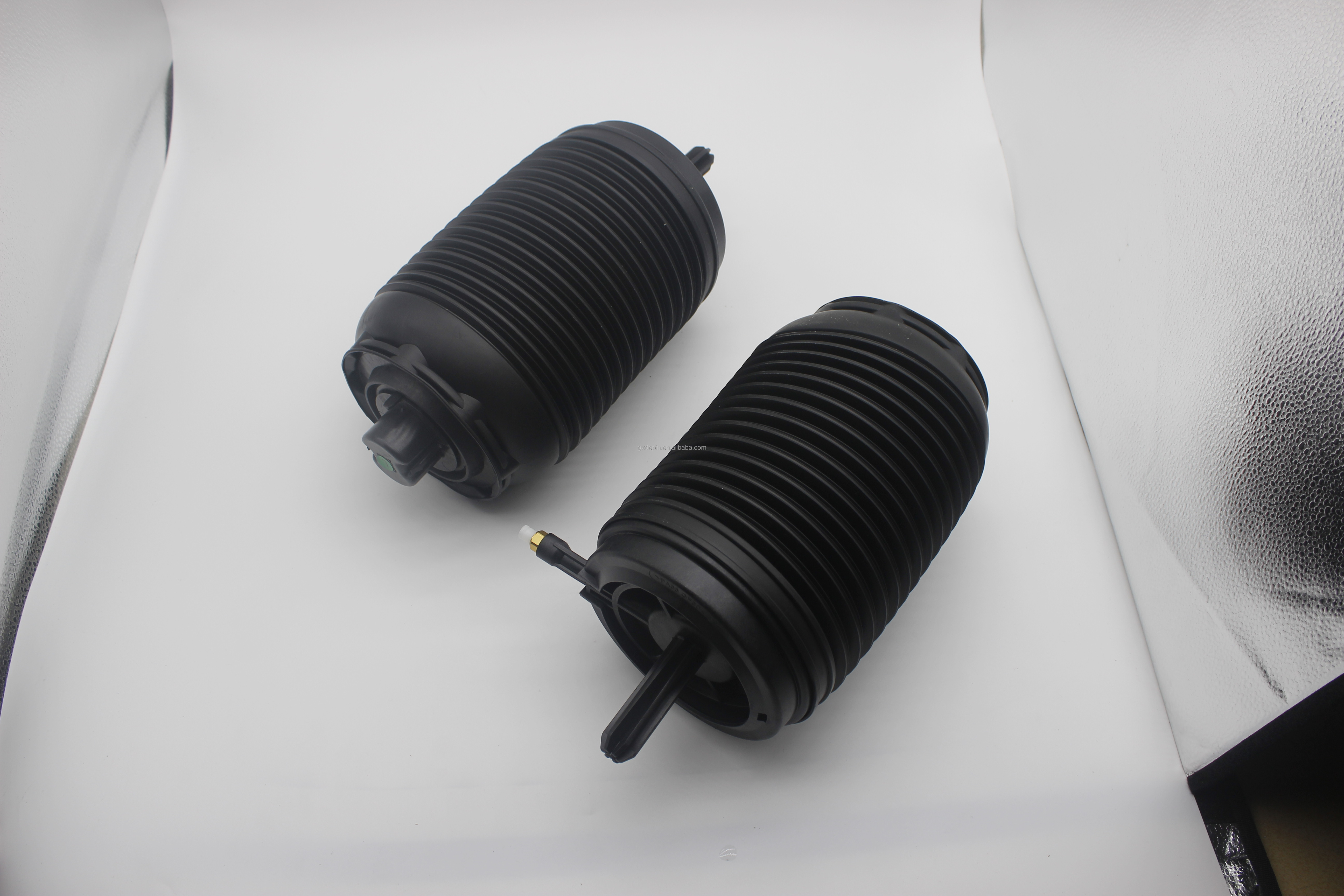 Mercedes-Benz Car Fitment 95B616001 95B616002 Rear Air Spring Bellows for Porsche Maca