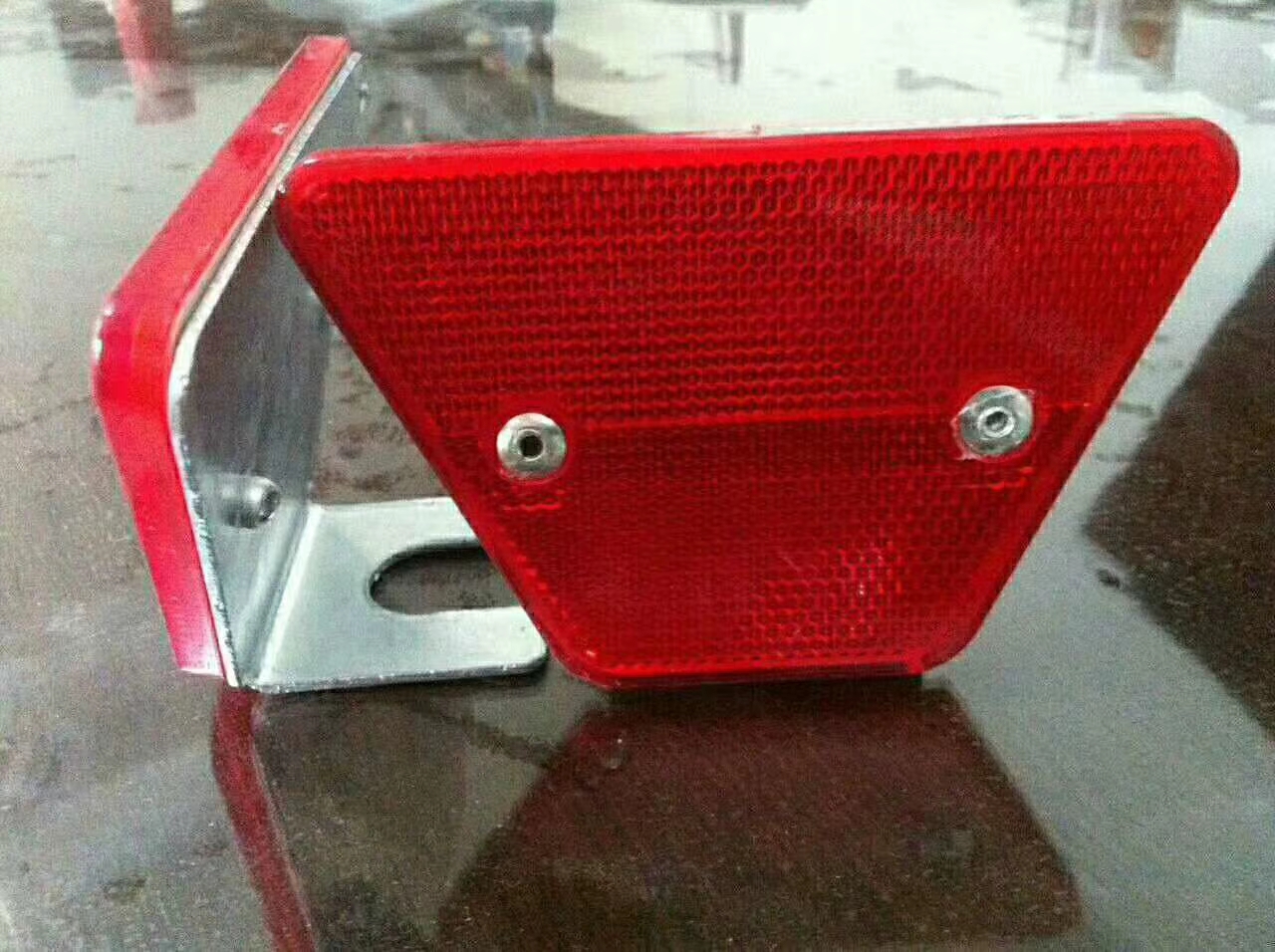 High Visible V Type PVC Road Marking Reflector for Highways and High Visibility