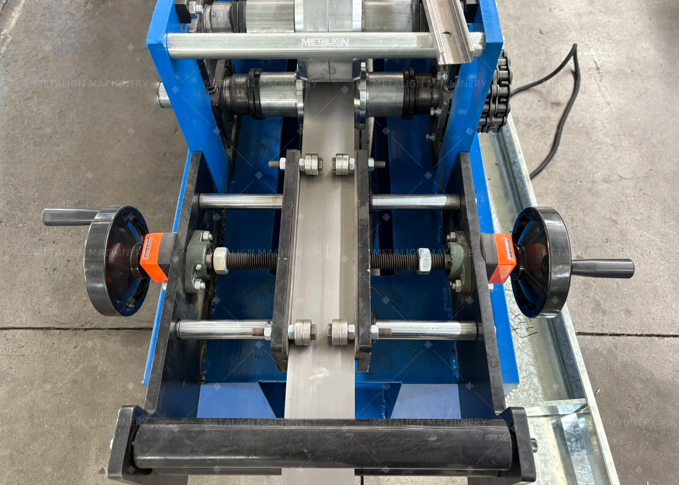 High Precision Hydraulic Punching Roll Forming Machine for C Bracing with 18 Stations and 5.5Kw Motor