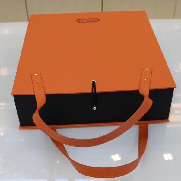 Custom Leather Suitcase Shaped Luxury Red Wine Packing Gift Box With Carrying