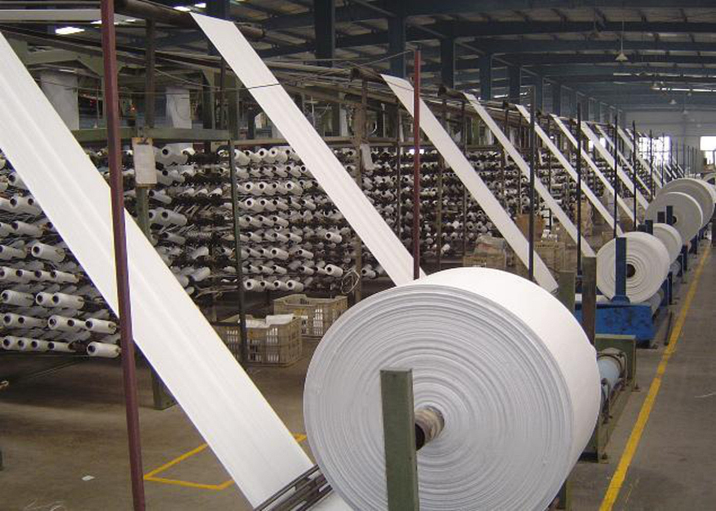 PE Laminated / BOPP Film PP Woven Fabric Roll With Custom Size Weight