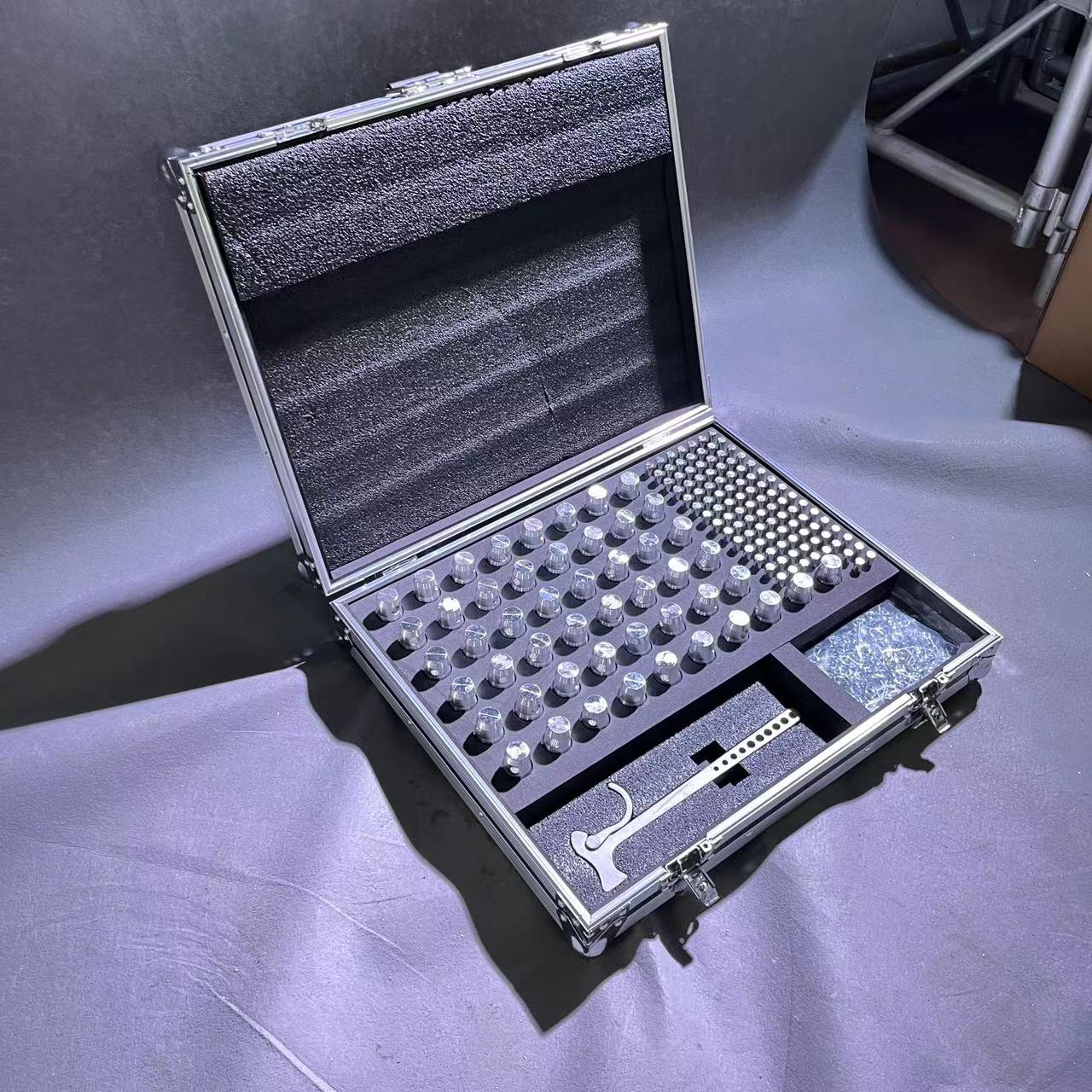 Silver Lightweight Aluminum Flight Case Custom Sizes TUV Certificate