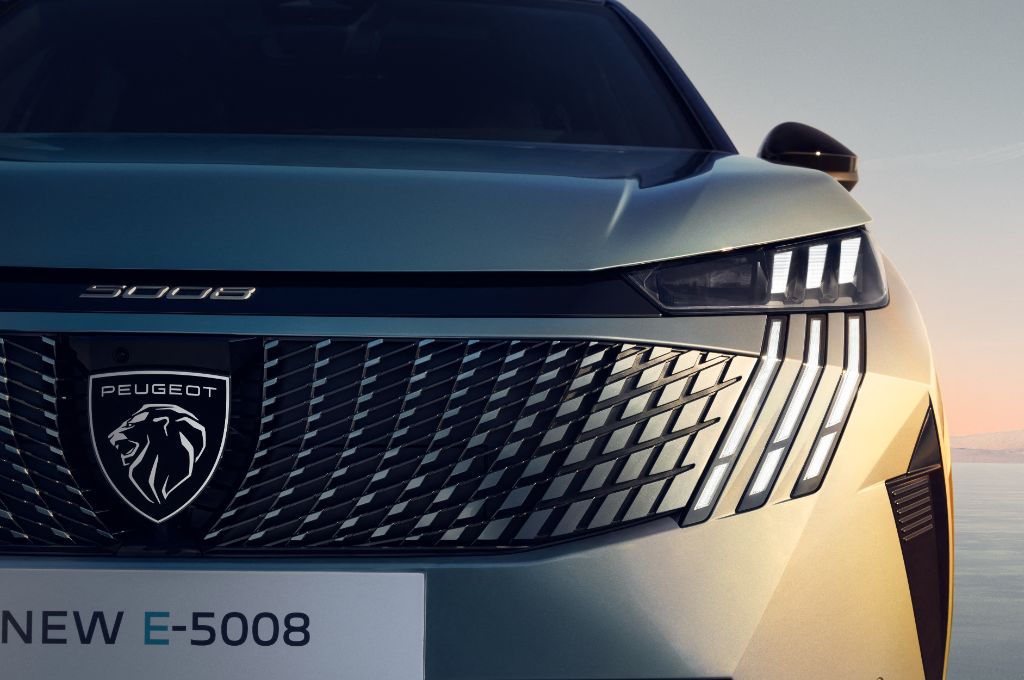 Presale 2024 Peugeot E-5008 SUV 500km Range Topping 326 Horsepower (240 KW) Dual Motor AWD Pure Electric Vehicle