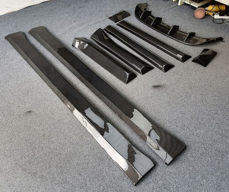 New Product for Aston Martin DBX Body Kit DBX Carbon Fiber Front Bumper Side Skirt Diffuser Spoiler