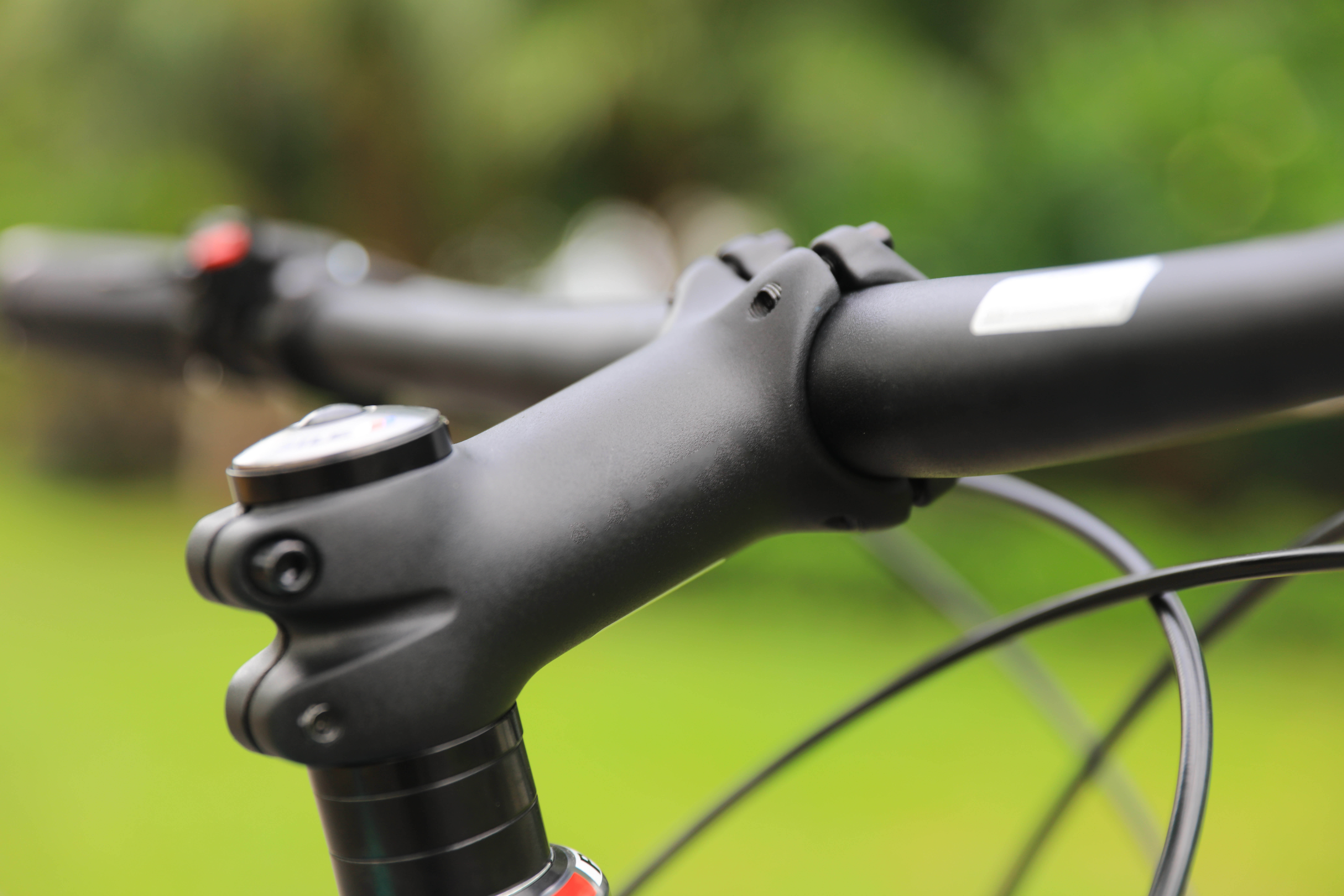 150KG Load Capacity 29 Inch Carbon Fiber Mountain Bike with 30 Speed Gears and Design
