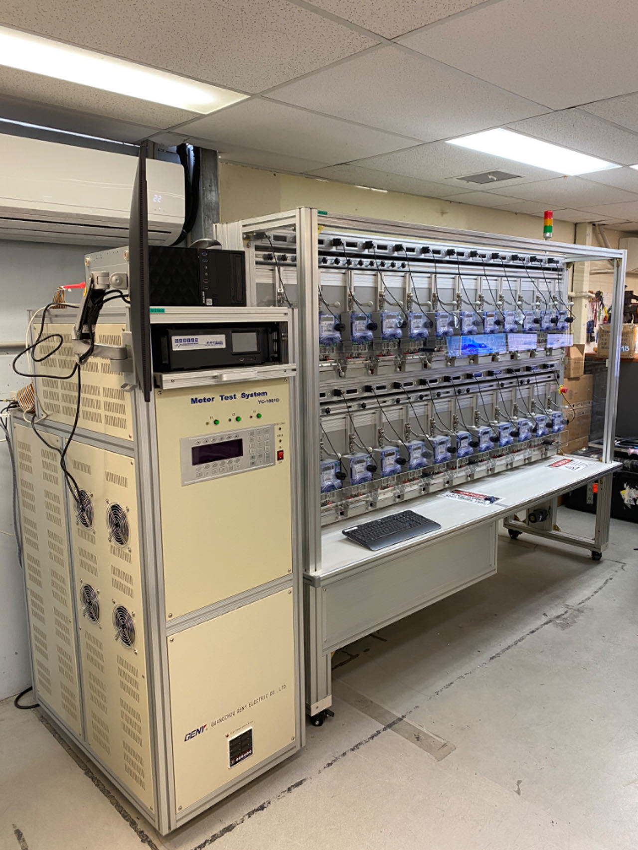 High Accuracy 0.05 Meter Test Equipment with 3*（24v-300v） Test Voltage Output and 3*(1mA-120A/200A） Test Current Output