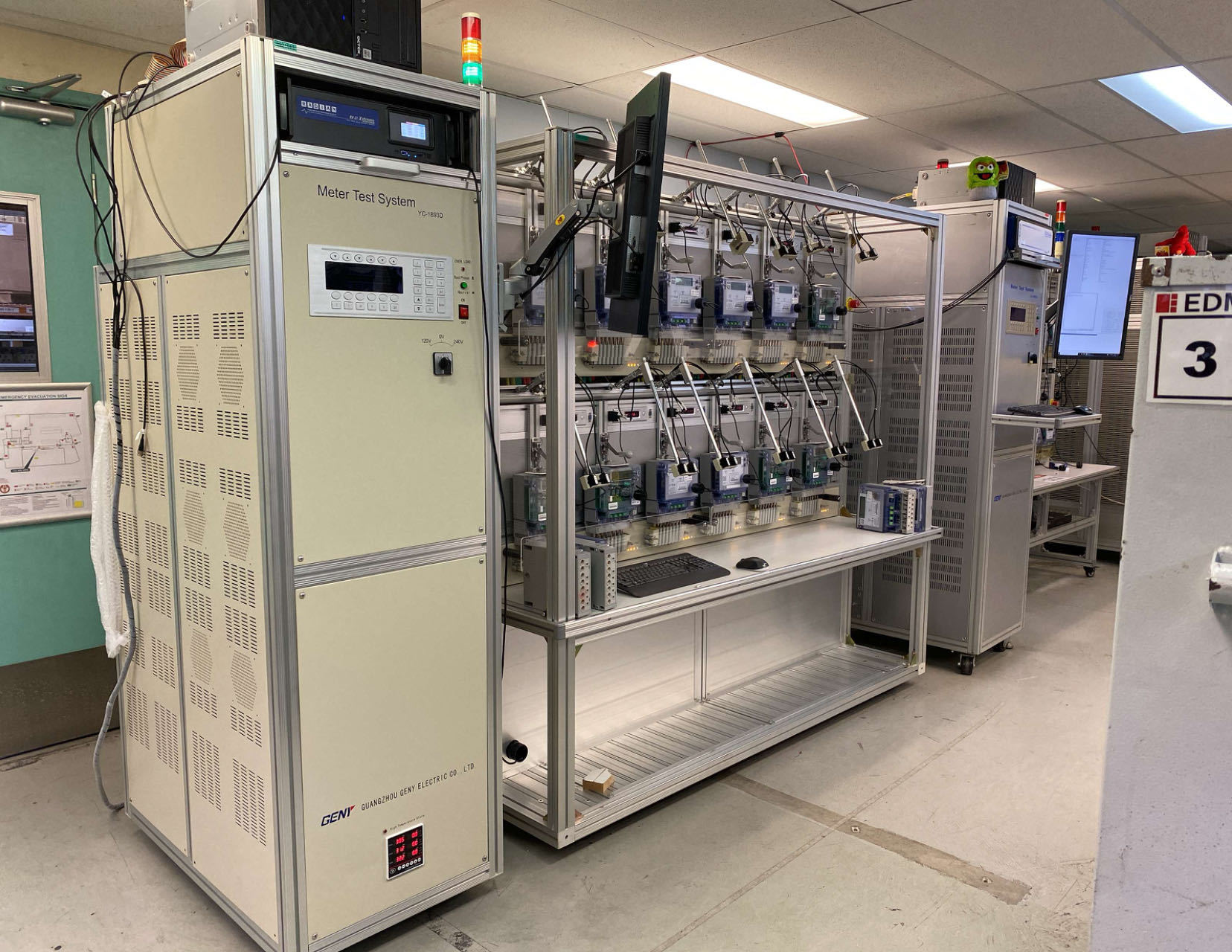 High Accuracy 0.05 Meter Test Equipment with 3*（24v-300v） Test Voltage Output and 3*(1mA-120A/200A） Test Current Output