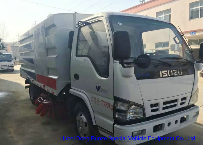 ISUZU 600 Road Sweeper Truck For Washing Sweeping , Street Sweeper Vehicle