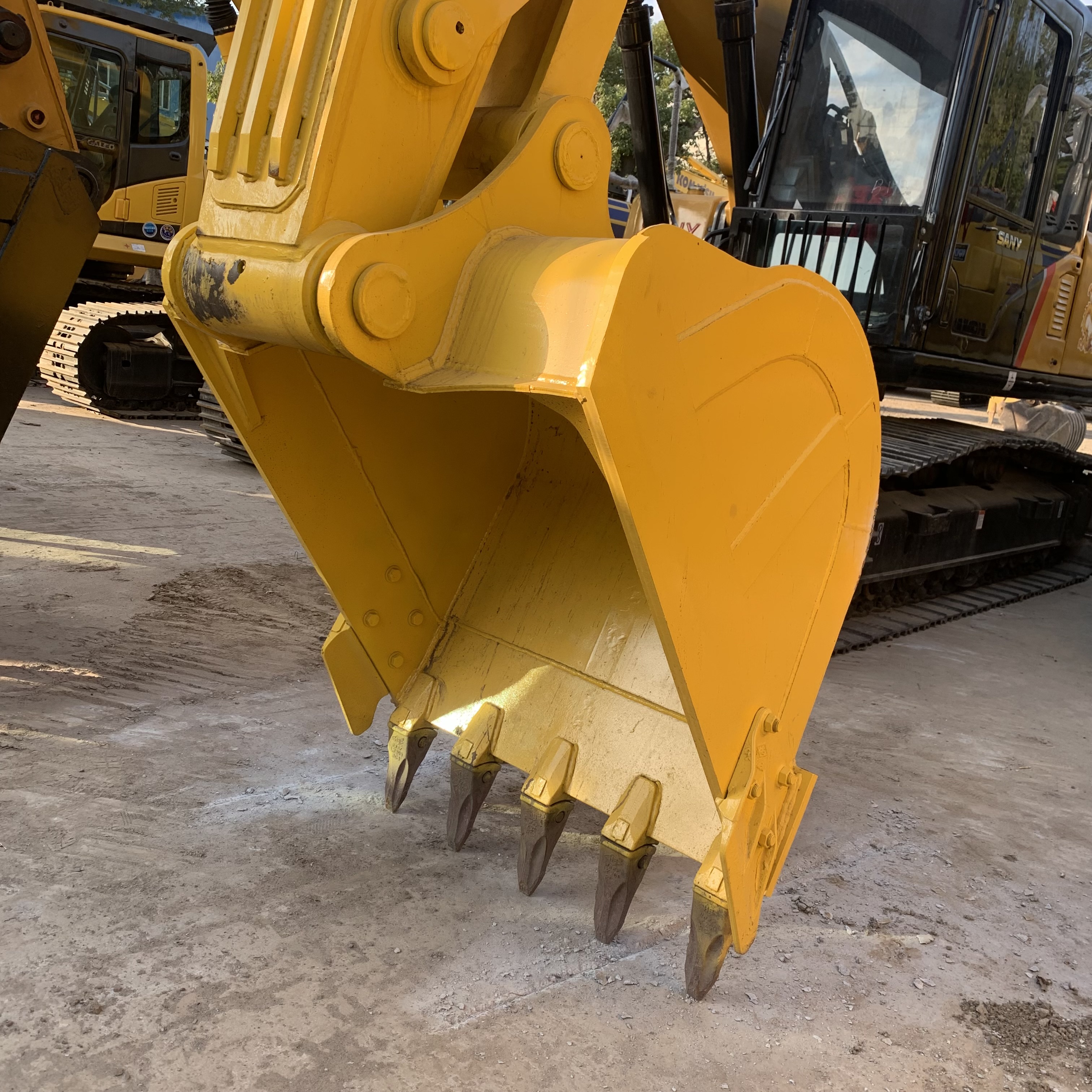 used excavators komatsu pc 210 used consutrution engineering digging excavator 21ton medium sized excavators for sale
