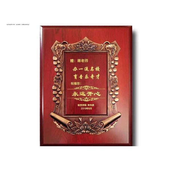 Solid Wooden Shield Plaque 3D Engraving Soldier Souvenirs With Leather Box