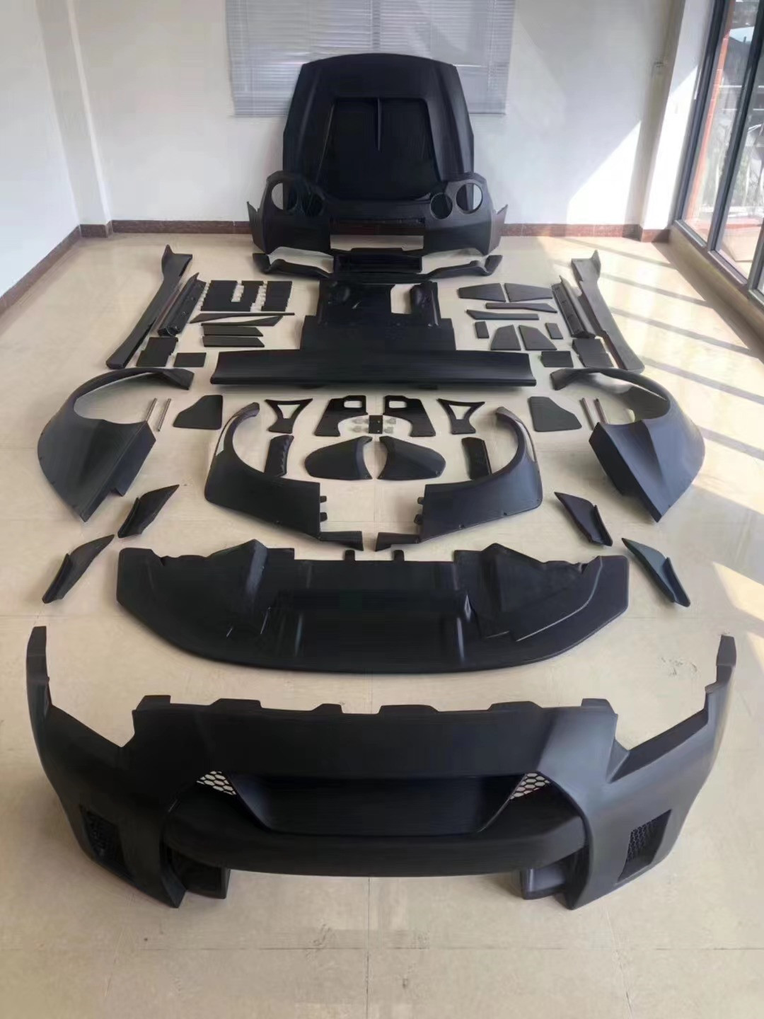 Hot 2022 Products GTR R35wide Bodyki Body Kit for Nissan GTR R35 Front and Rear Bumper Spoiler