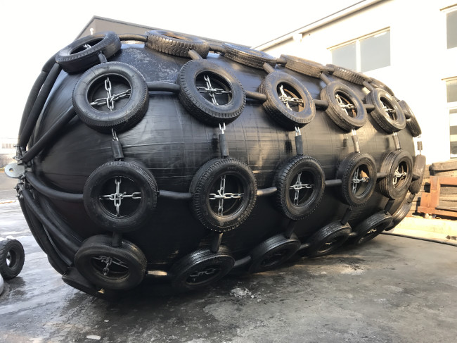 Boat Pneumatic Rubber Fenders Docking Protection Marine Yokohama Rope Net