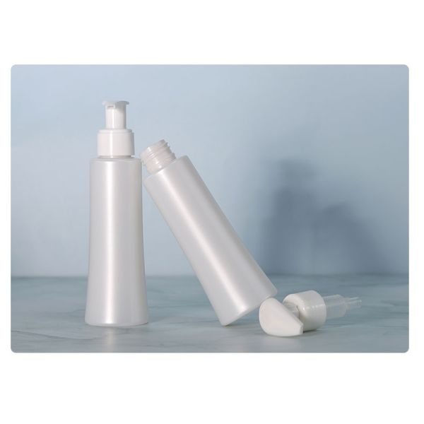 Matte Plastic Dispenser Bottle 120ml Square Foaming Facial Cleanser Bottle